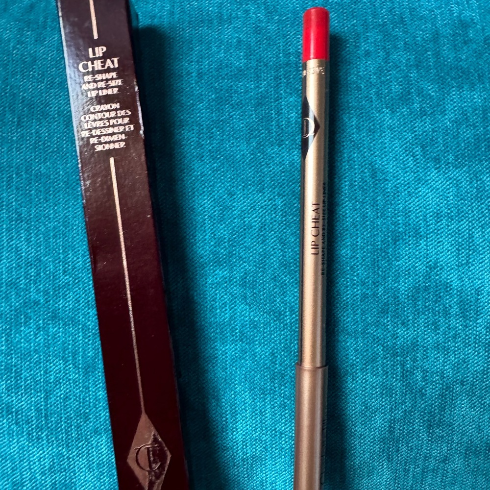 Charlottte Tilbury lip Cheat Re shape Re size lip liner 👄!!!